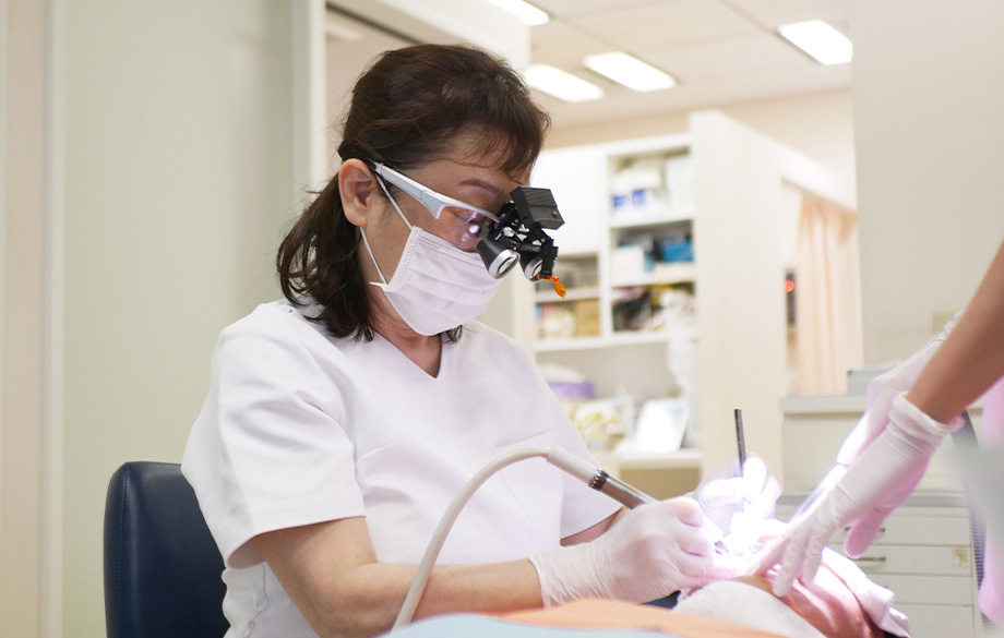 女性歯科医師による丁寧な診療
